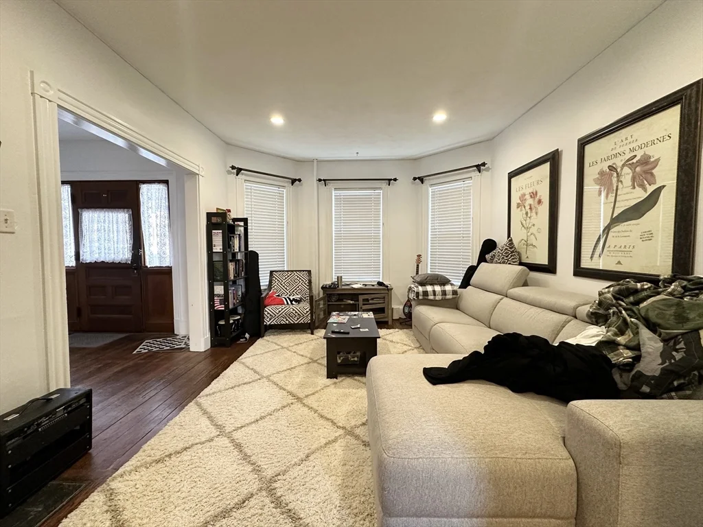 4 bed, 2 bath apartment for rent at 68 Mapleton St Unit 68, Brighton — photo 4 of 17