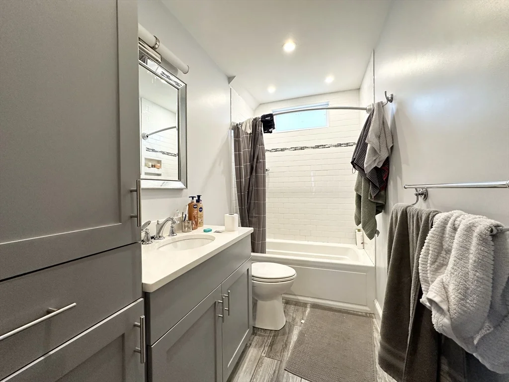 4 bed, 2 bath apartment for rent at 68 Mapleton St Unit 68, Brighton — photo 10 of 17