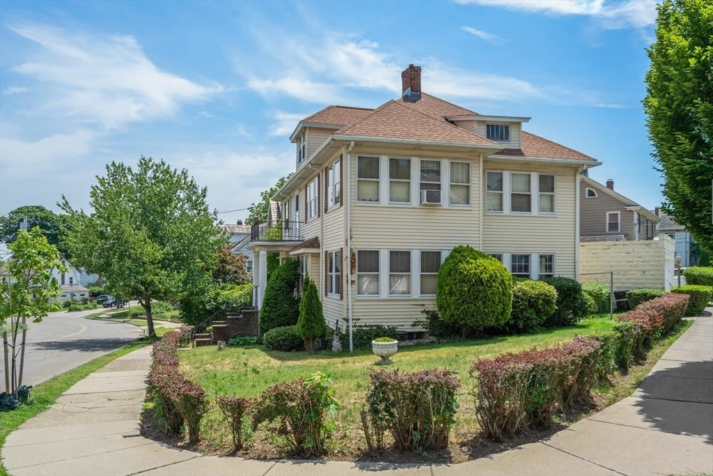 2 bed, 1 bath apartment for rent at 68 Maplewood St Unit 1, Watertown — photo 3 of 21