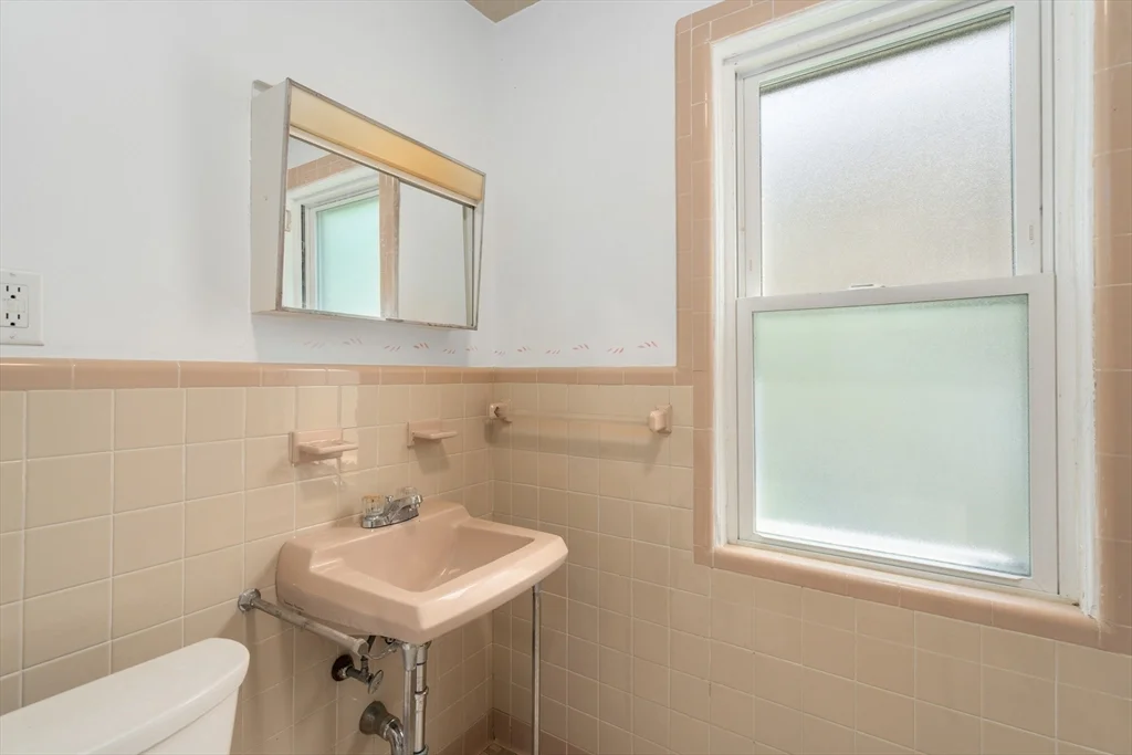 2 bed, 1 bath apartment for rent at 68 Maplewood St Unit 1, Watertown — photo 19 of 21
