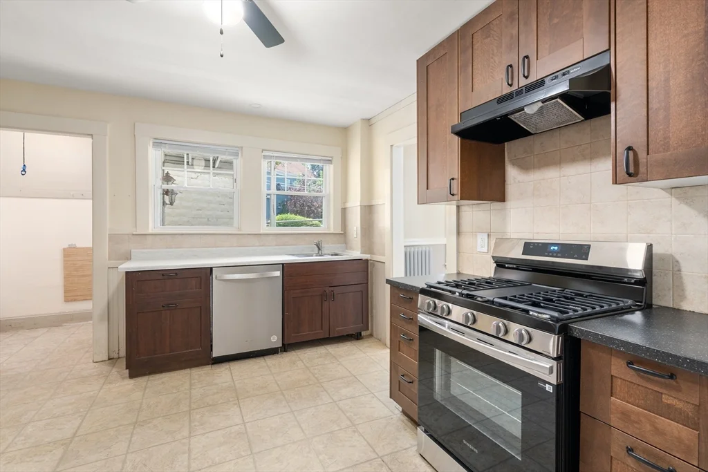 2 bed, 1 bath apartment for rent at 68 Maplewood St Unit 1, Watertown — photo 6 of 21