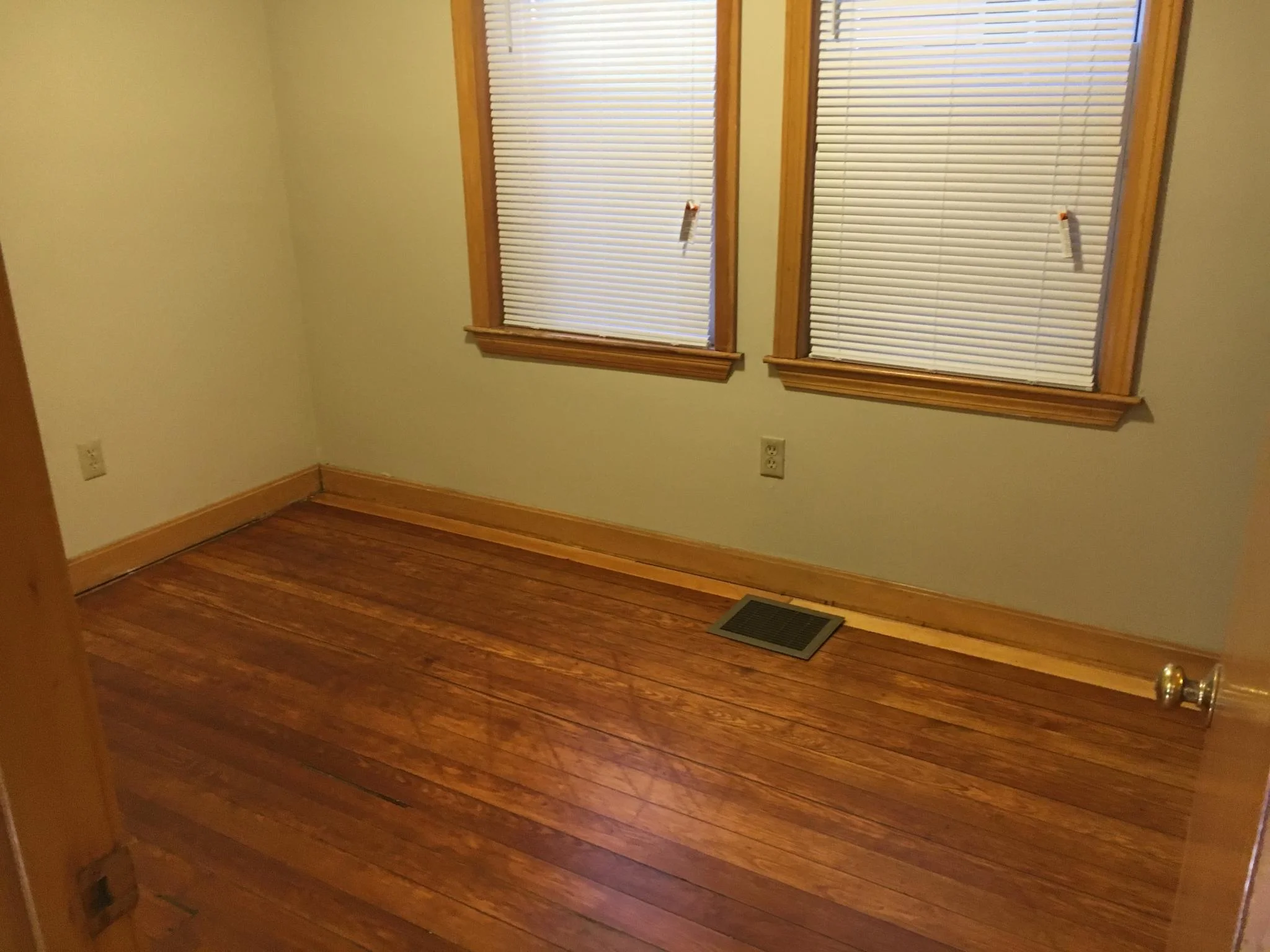 2 bed, 1 bath apartment for rent at 68 Maverick St Unit 1, Chelsea — photo 2 of 17