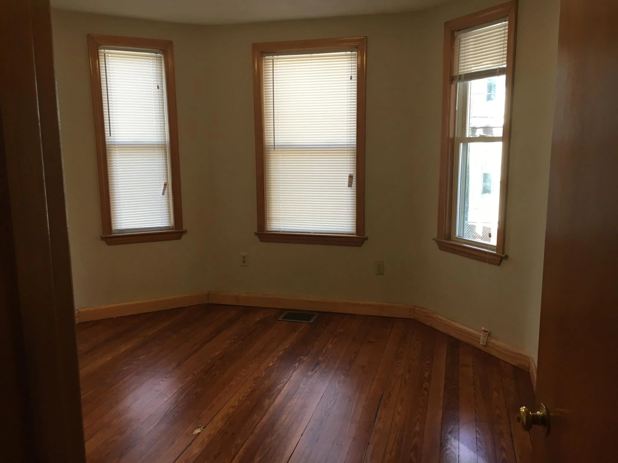 2 bed, 1 bath apartment for rent at 68 Maverick St Unit 1, Chelsea — photo 5 of 17