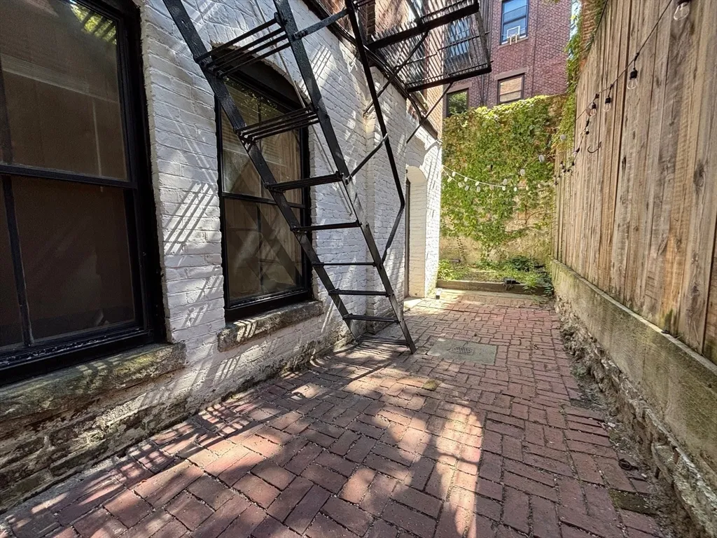 1 bed, 1 bath apartment for rent at 68 Myrtle St Unit 1, Beacon Hill — photo 18 of 21