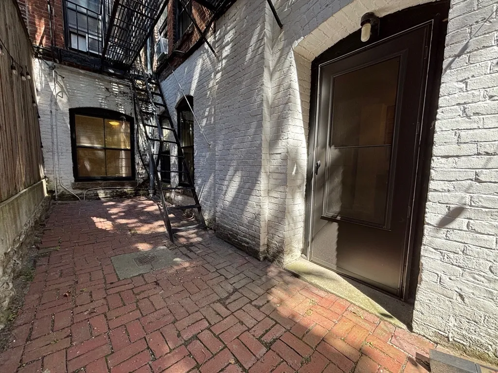 1 bed, 1 bath apartment for rent at 68 Myrtle St Unit 1, Beacon Hill — photo 19 of 21