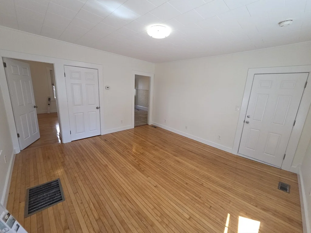 1 bed, 1 bath apartment for rent at 68 Nahant Ave Unit 1, Dorchester — photo 4 of 12