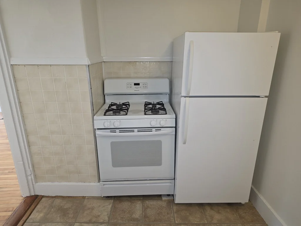 1 bed, 1 bath apartment for rent at 68 Nahant Ave Unit 1, Dorchester — photo 5 of 12