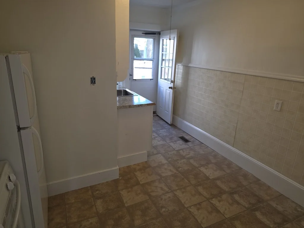 1 bed, 1 bath apartment for rent at 68 Nahant Ave Unit 1, Dorchester — photo 7 of 12