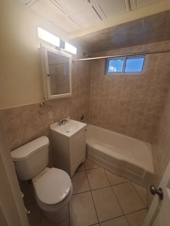 3 bed, 1 bath apartment for rent at 68 Nahant Ave Unit 2, Dorchester — photo 6 of 19