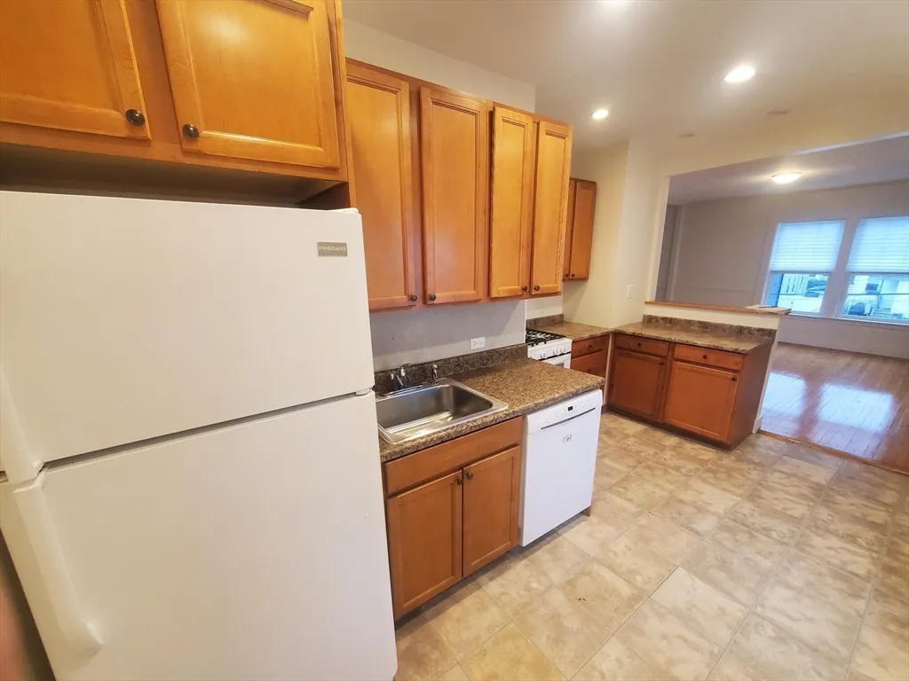 3 bed, 1 bath apartment for rent at 68 Nahant Ave Unit 2, Dorchester — photo 2 of 19