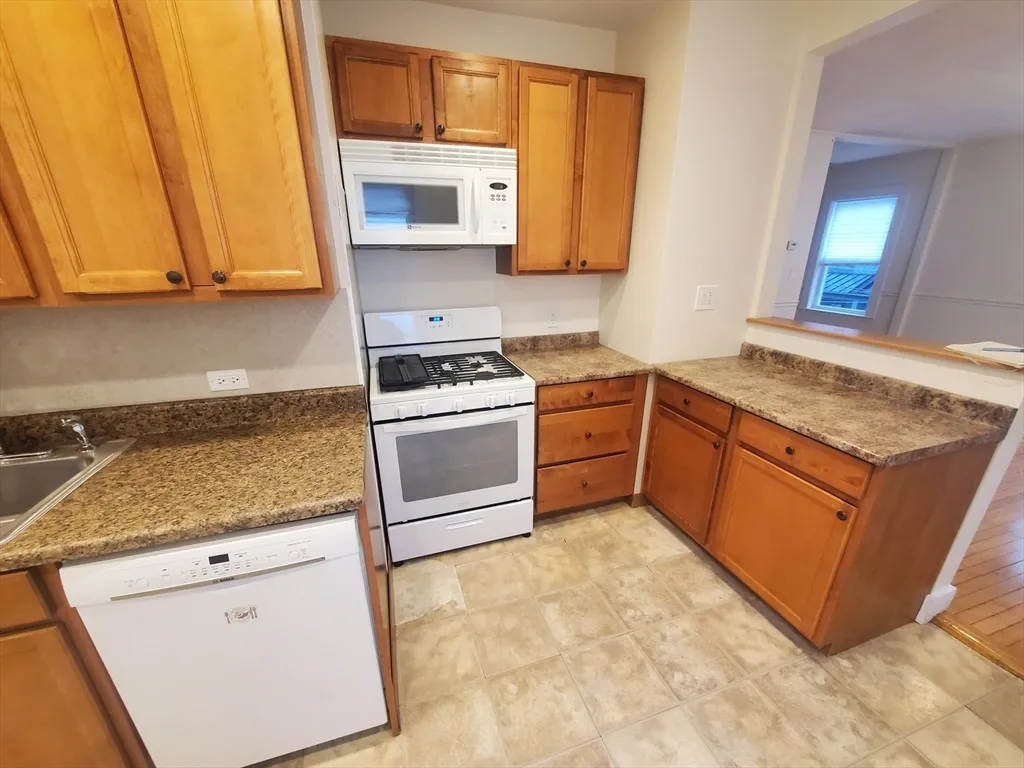 3 bed, 1 bath apartment for rent at 68 Nahant Ave Unit 2, Dorchester — photo 3 of 19