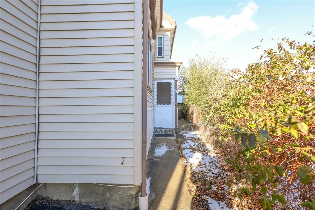 2 bed, 1 bath apartment for rent at 68 Newhall St Unit 68 A, Malden — photo 2 of 25