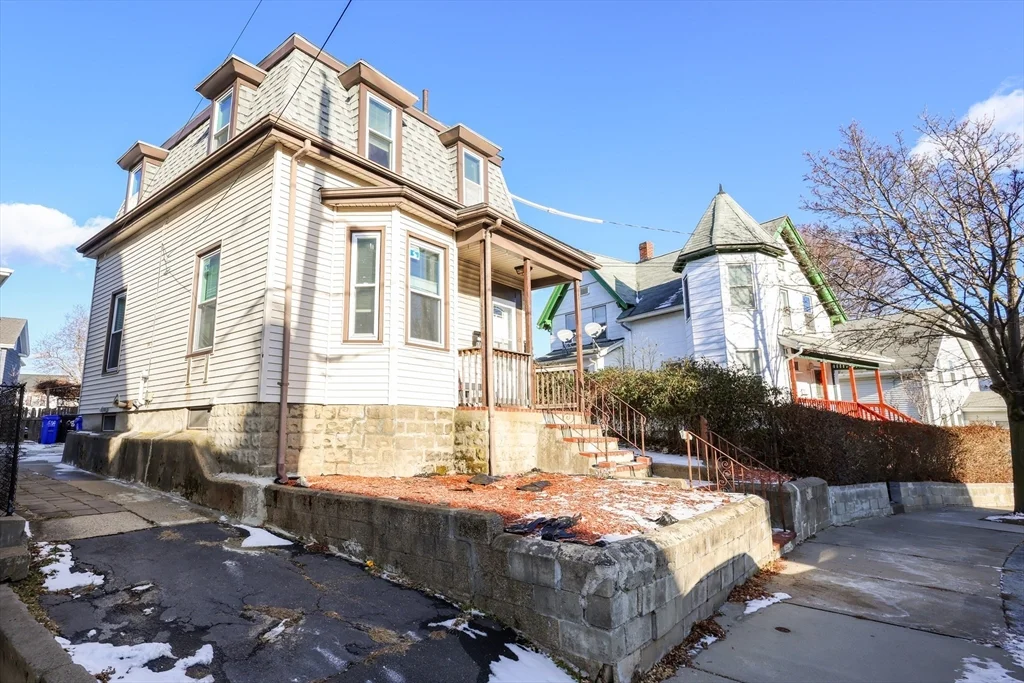 3 bed, 1 bath apartment for rent at 68 Newhall St Unit 68, Malden — photo 6 of 39