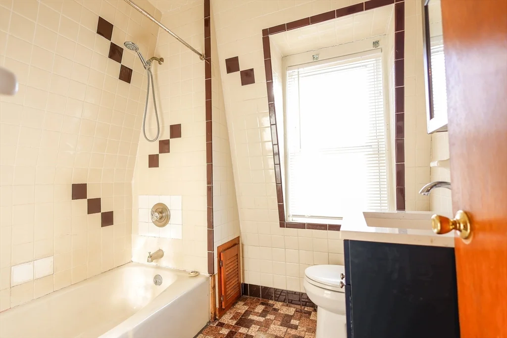 3 bed, 1 bath apartment for rent at 68 Newhall St Unit 68, Malden — photo 27 of 39