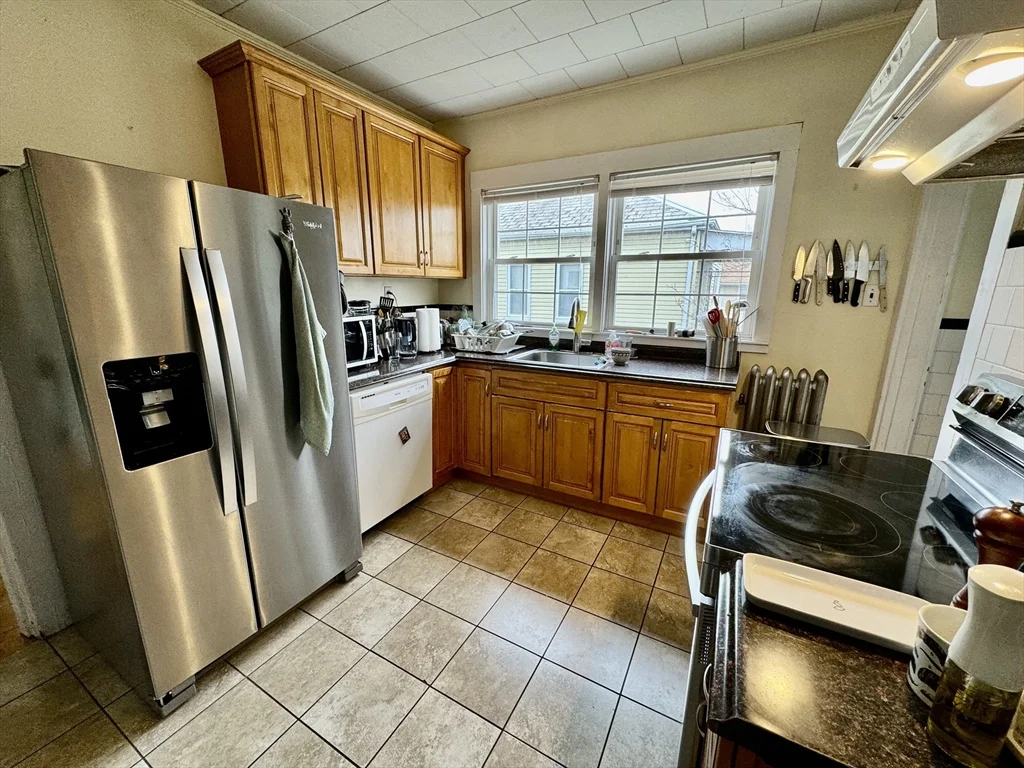 3 bed, 1 bath apartment for rent at 68 North St Unit 2, Somerville — photo 5 of 18