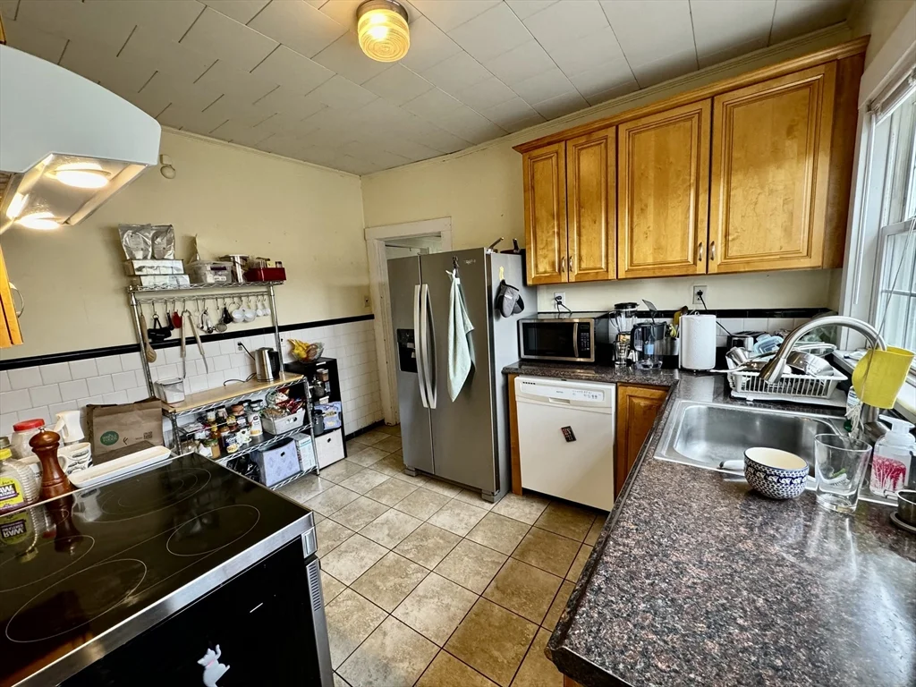 3 bed, 1 bath apartment for rent at 68 North St Unit 2, Somerville — photo 7 of 18