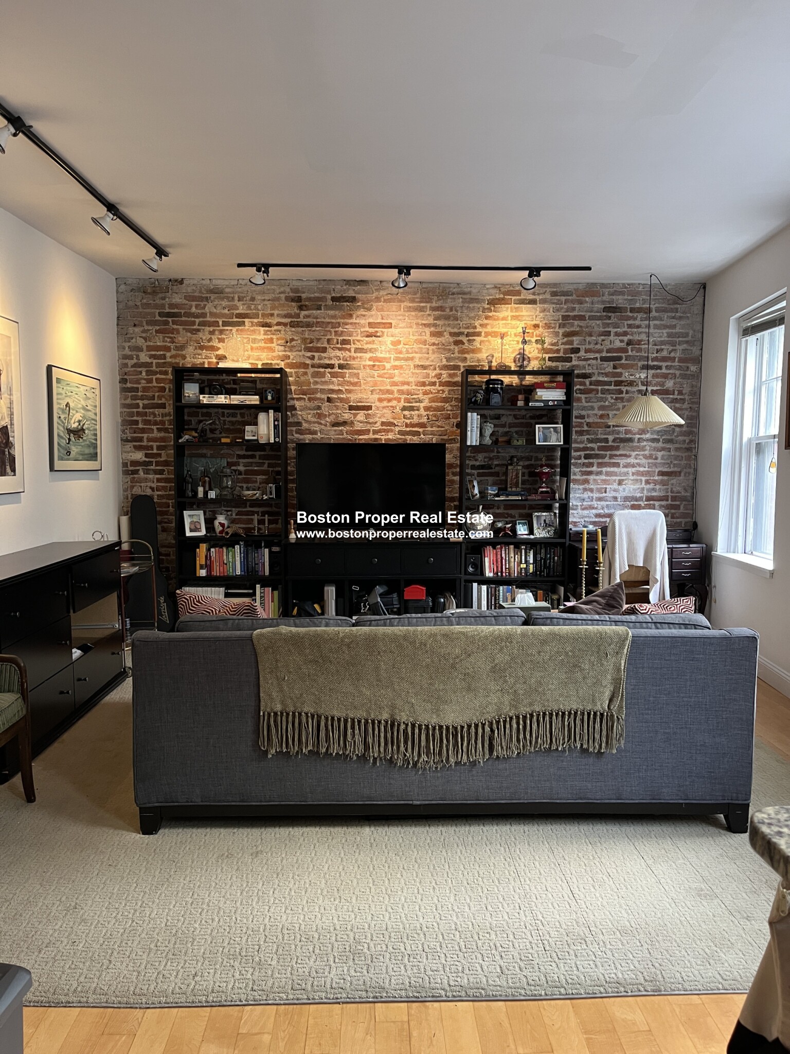 1 bed, 1 bath apartment for rent at 68 Phillips St Unit 5, Beacon Hill — photo 1 of 9