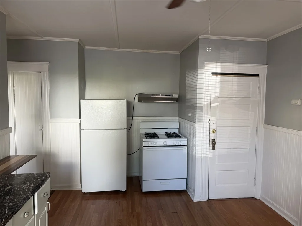 2 bed, 1 bath apartment for rent at 68 Pilling St Unit 1, Haverhill — photo 9 of 12
