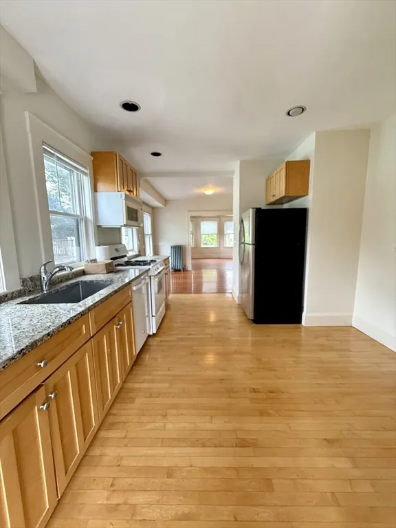 3 bed, 1 bath apartment for rent at 68 Putnam Unit 2, Watertown — photo 2 of 11