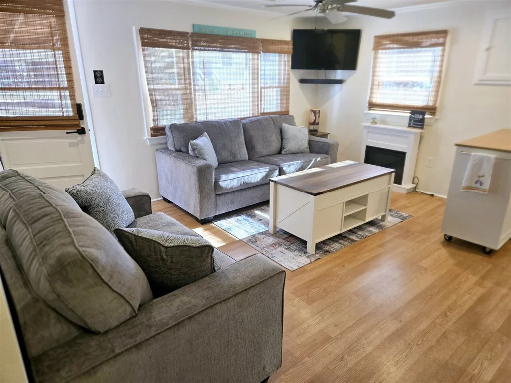 2 bed, 1 bath apartment for rent at 68 Southern Blvd Unit Weekly, Plum Island — photo 5 of 15