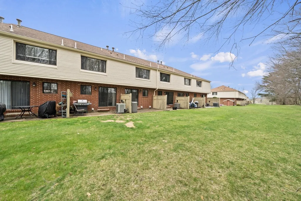 3 bed, 2 bath apartment for rent at 68 Sterling Ln Unit 68, Bradford — photo 23 of 26