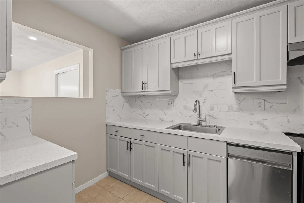 2 bed, 1 bath apartment for rent at 68 Summer Ave Unit 1, Stoughton — photo 5 of 22