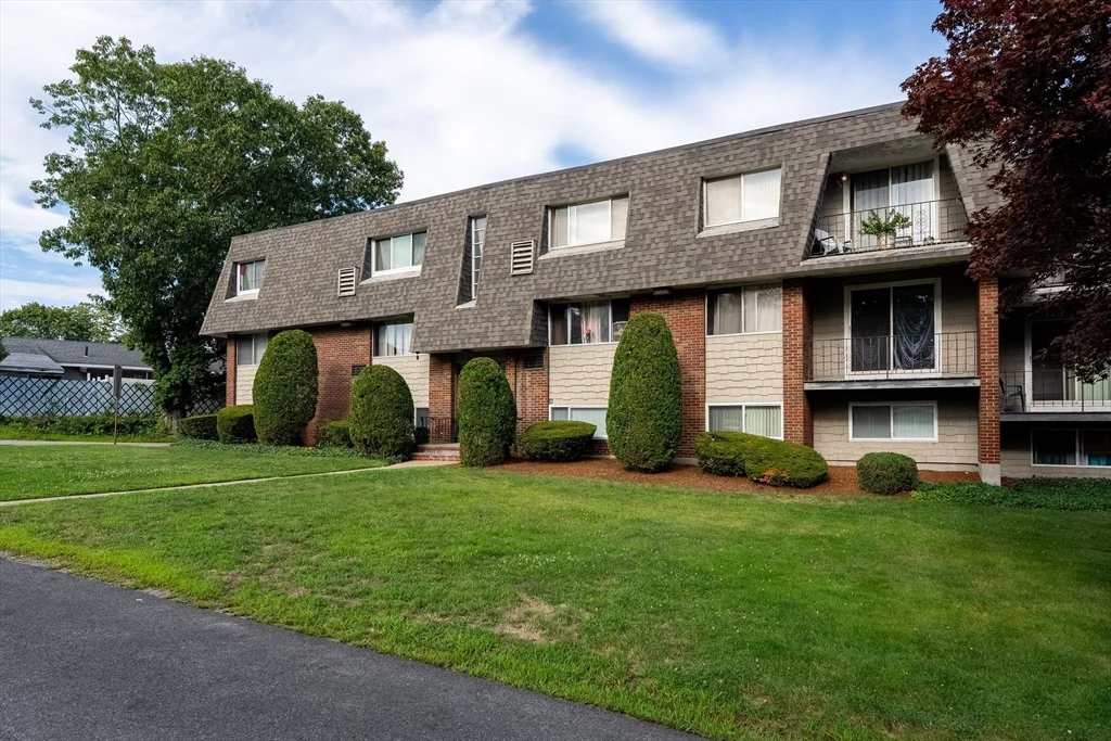 2 bed, 1 bath apartment for rent at 68 Summer Ave Unit 1, Stoughton — photo 2 of 22