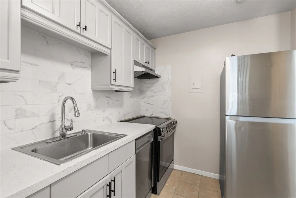 2 bed, 1 bath apartment for rent at 68 Summer Ave Unit 1, Stoughton — photo 4 of 22