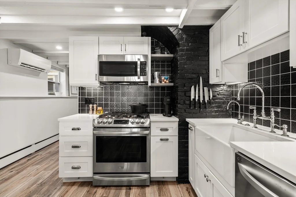 2 bed, 1 bath apartment for rent at 68 Telegraph St Unit 1, South Boston — photo 4 of 31