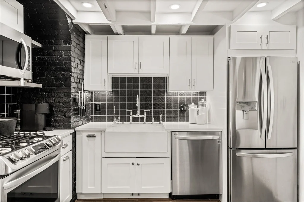 2 bed, 1 bath apartment for rent at 68 Telegraph St Unit 1, South Boston — photo 3 of 31