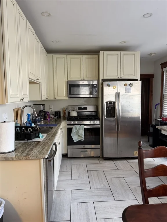 4 bed, 2 bath apartment for rent at 68 Thomas Park Unit 1, South Boston — photo 12 of 26