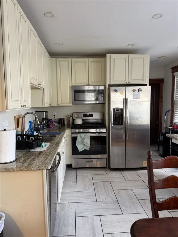 4 bed, 2 bath apartment for rent at 68 Thomas Park Unit 1, South Boston — photo 11 of 26