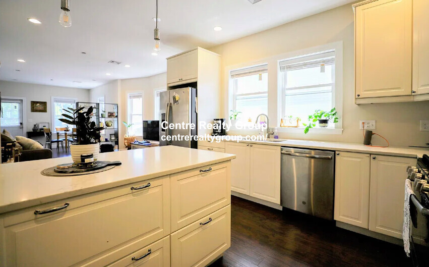 2 bed, 2 bath apartment for rent at 68 Topliff Unit 1, Dorchester — photo 2 of 11
