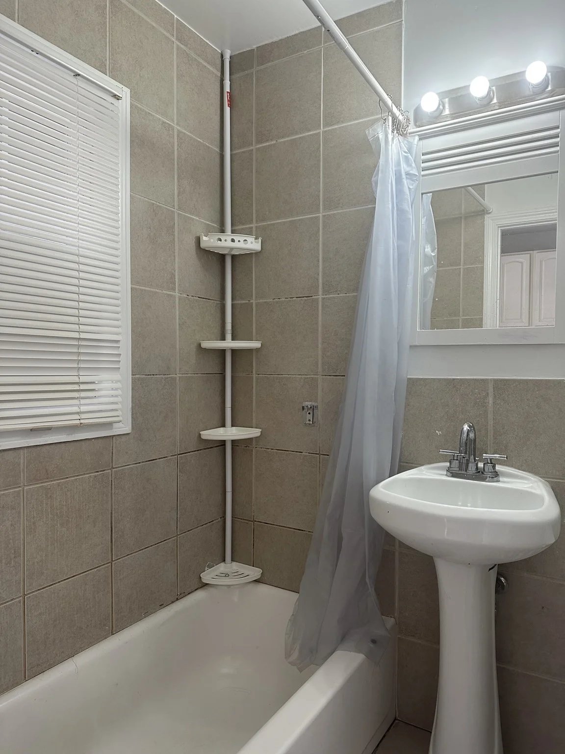 2 bed, 1 bath apartment for rent at 68 Union St Unit 3, Quincy — photo 5 of 6