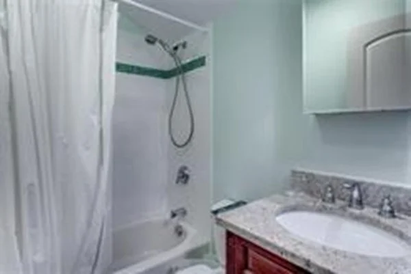 4 bed, 3 bath apartment for rent at 68 Waverley Ave Unit 1, Newton Corner — photo 13 of 15