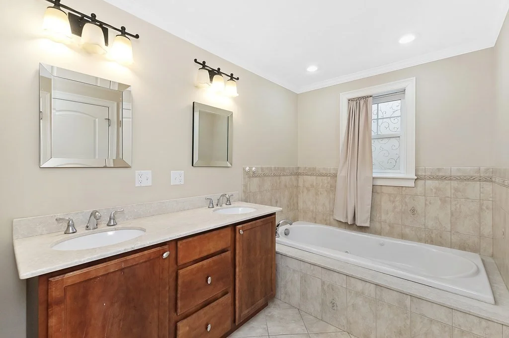 4 bed, 3 bath apartment for rent at 68 Waverley Ave Unit 2, Newton Corner — photo 13 of 29