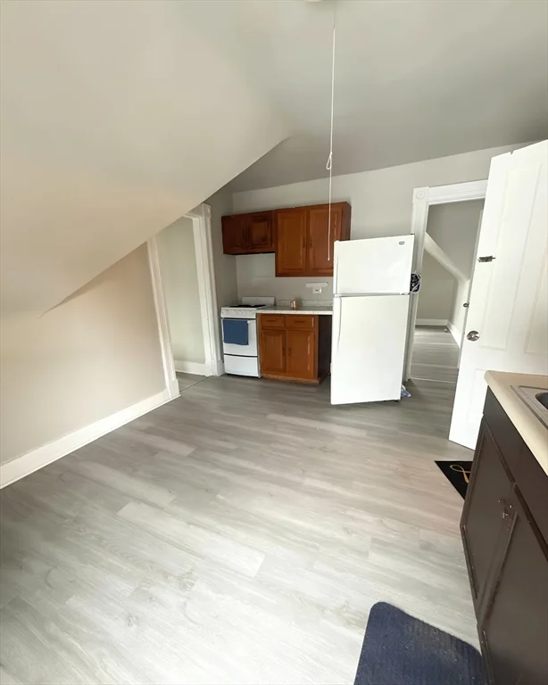 2 bed, 1 bath apartment for rent at 68 Waverly St Unit 3, Springfield — photo 2 of 8