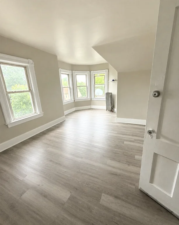 2 bed, 1 bath apartment for rent at 68 Waverly St Unit 3, Springfield — photo 1 of 8