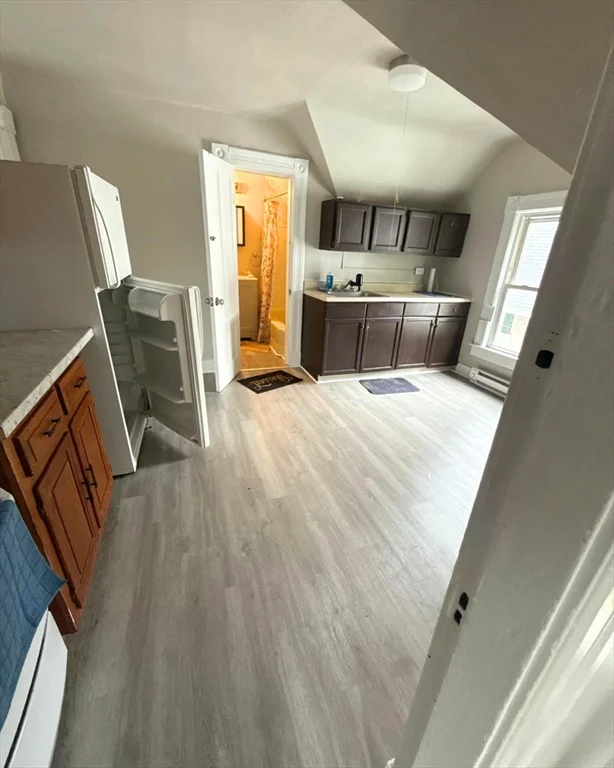 2 bed, 1 bath apartment for rent at 68 Waverly St Unit 3, Springfield — photo 3 of 8