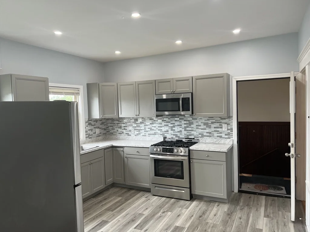 3 bed, 1 bath apartment for rent at 68 West Britannia St Unit 3, Taunton — photo 3 of 5