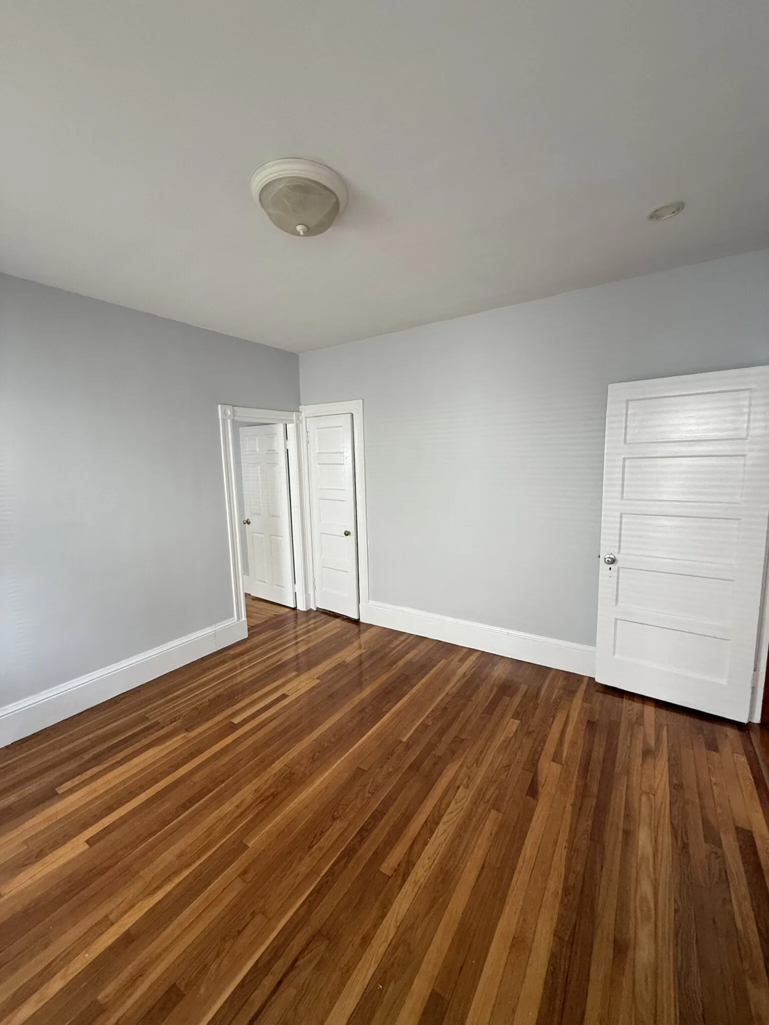 5 bed, 2 bath apartment for rent at 68 Willow Ave Unit X, Davis Square — photo 12 of 24