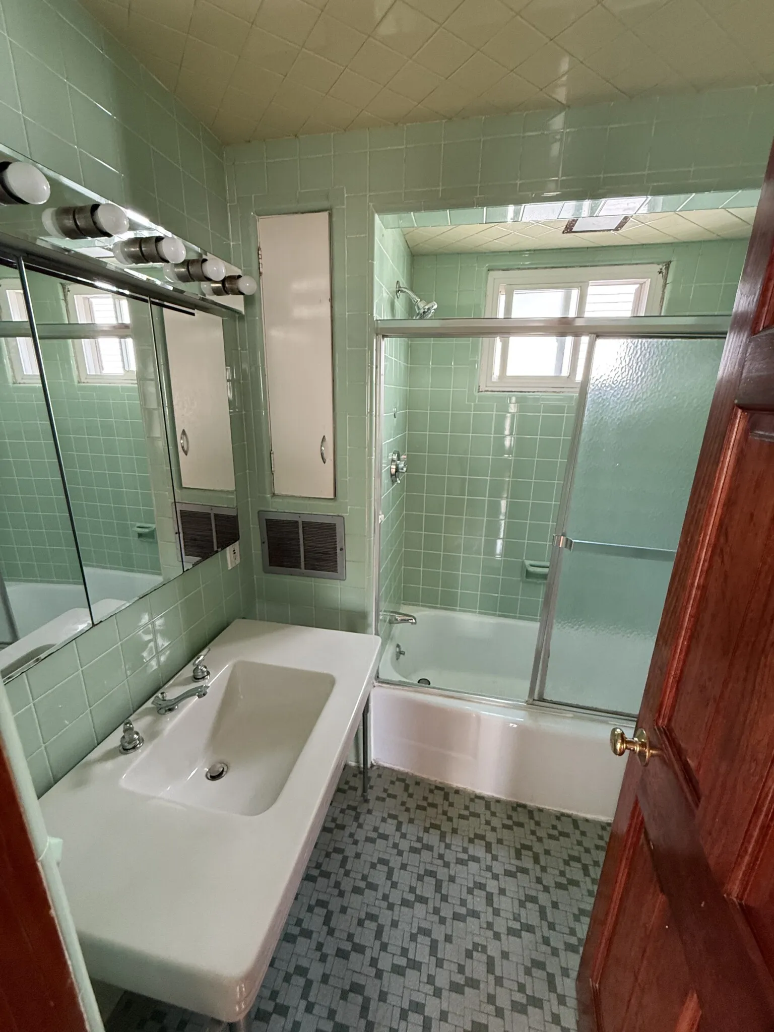 5 bed, 2 bath apartment for rent at 68 Willow Ave Unit X, Davis Square — photo 23 of 24