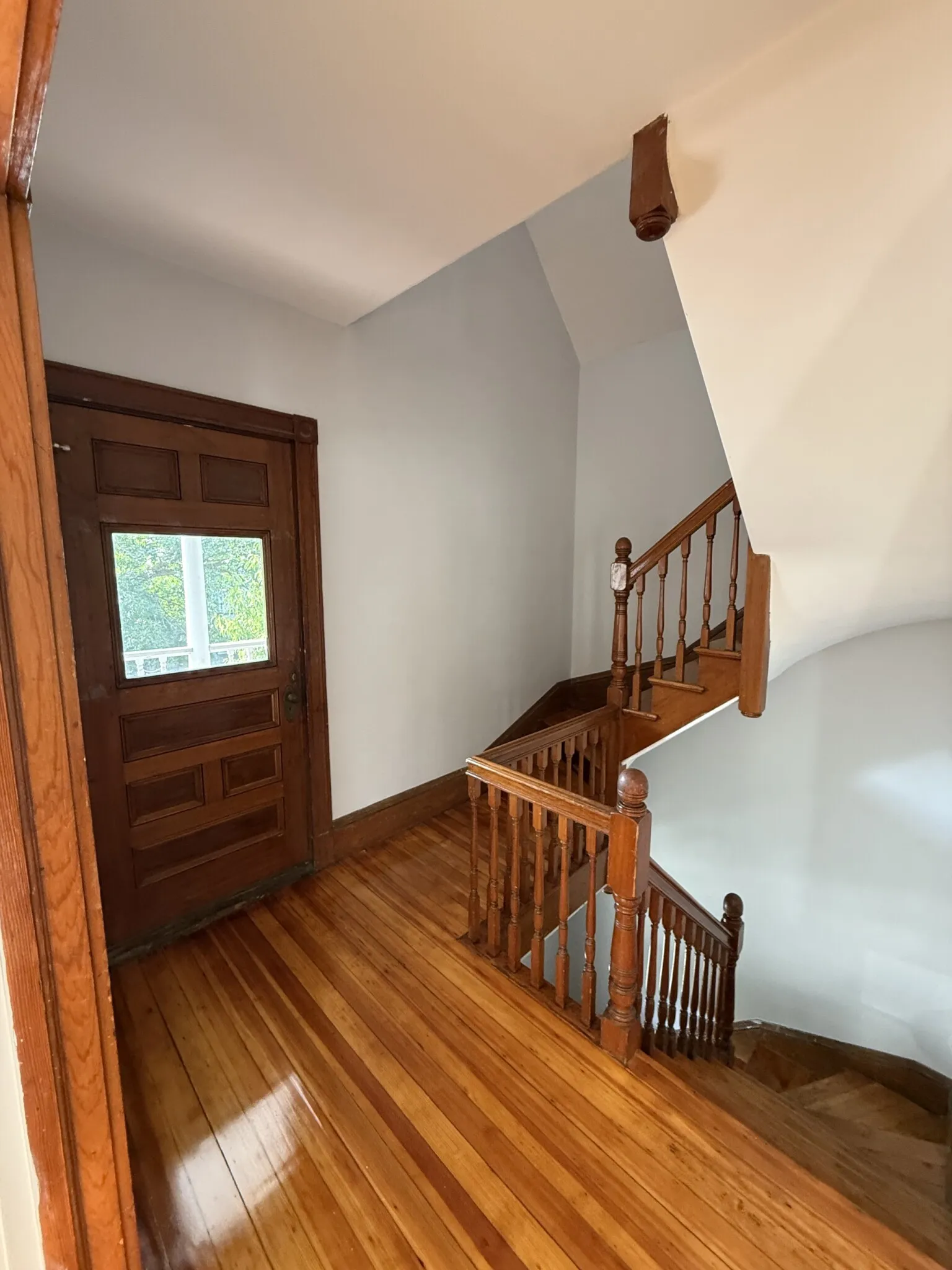 5 bed, 2 bath apartment for rent at 68 Willow Ave Unit X, Davis Square — photo 4 of 24