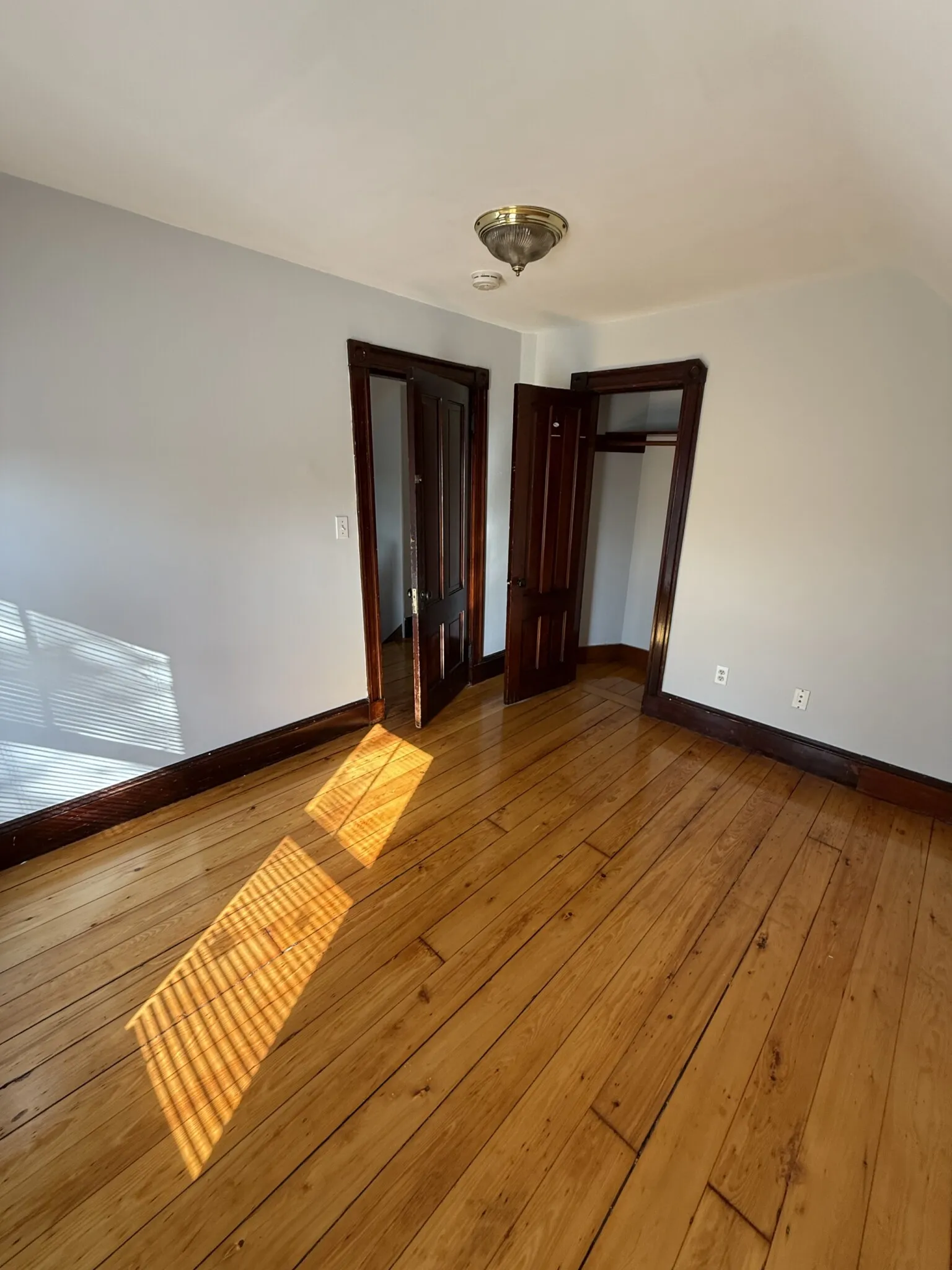 5 bed, 2 bath apartment for rent at 68 Willow Ave Unit X, Davis Square — photo 17 of 24