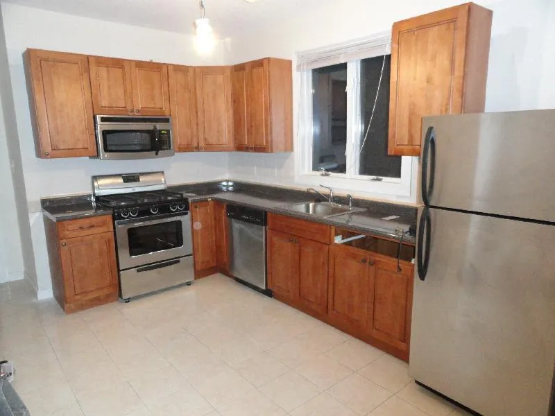 3 bed, 1 bath apartment for rent at 68 Winchester St Unit 1, South Medford — photo 2 of 9
