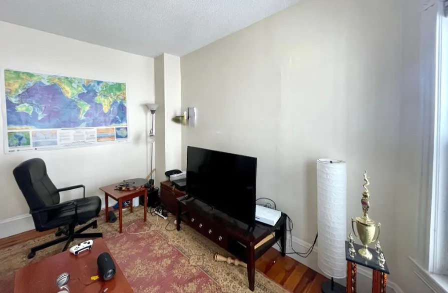 3 bed, 1 bath apartment for rent at 68 Winchester St Unit 1, South Medford — photo 3 of 9