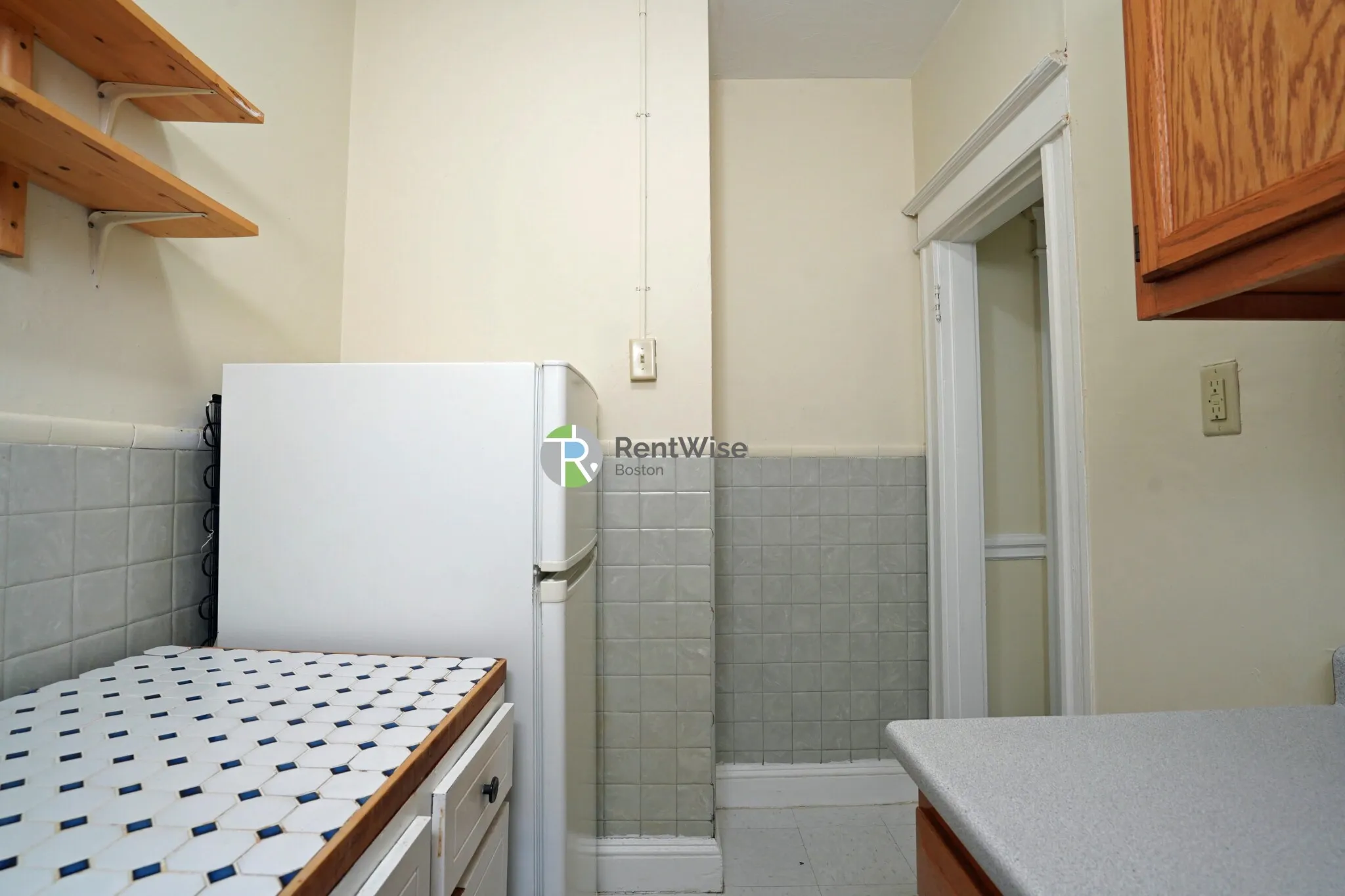 1 bed, 1 bath apartment for rent at 68 Woodstock Ave Unit 11, Brighton — photo 6 of 22