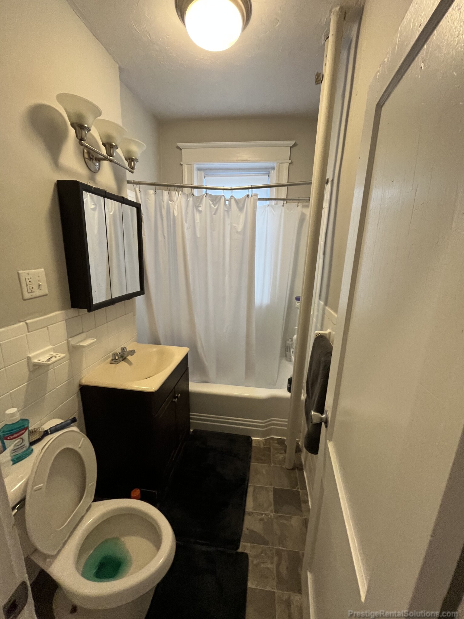 1 split bed, 1 bath apartment for rent at 68 Woodstock Ave Unit 19, Brighton — photo 5 of 10