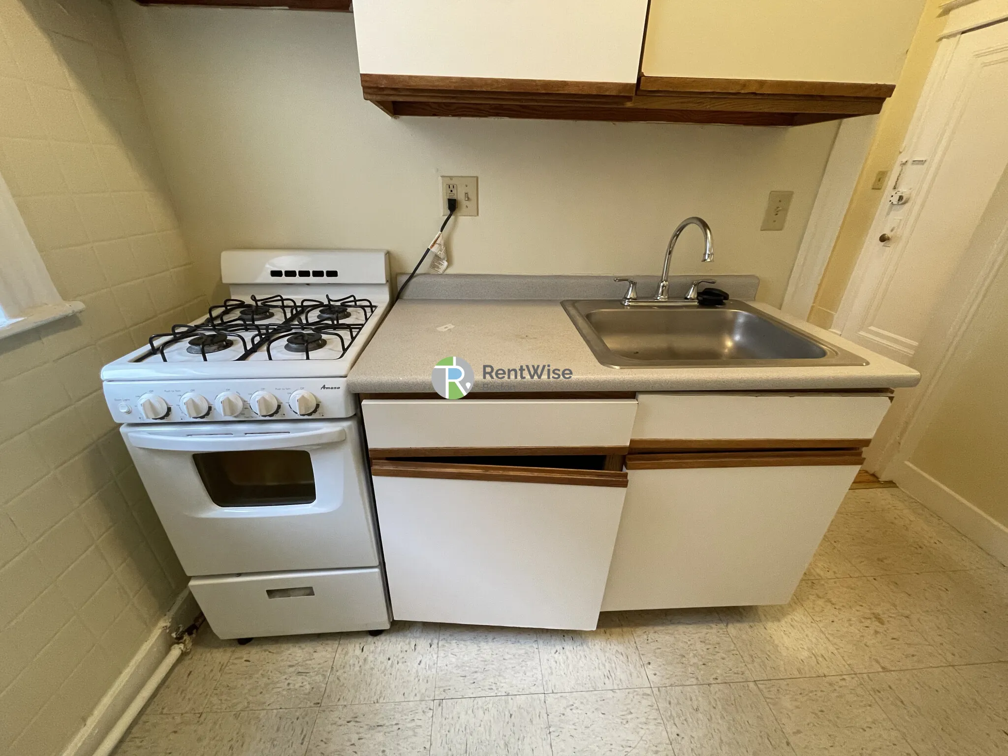 Studio bed, 1 bath apartment for rent at 68 Woodstock Ave Unit 3, Brighton — photo 9 of 24
