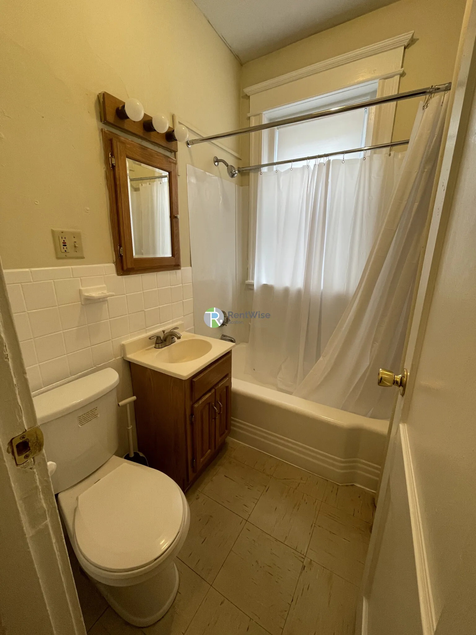 Studio bed, 1 bath apartment for rent at 68 Woodstock Ave Unit 3, Brighton — photo 13 of 24